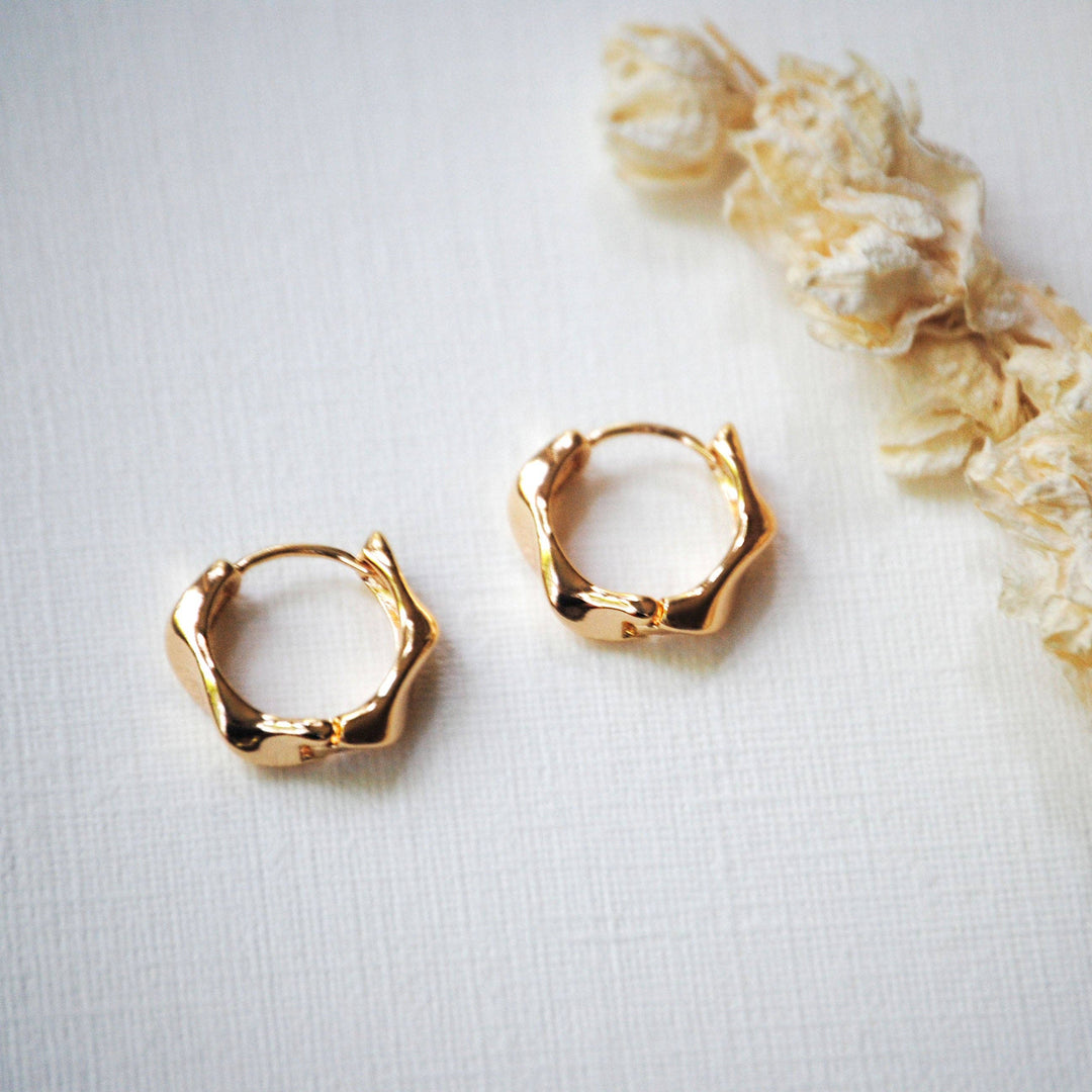 Gold Twist Hoops KT25