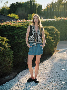 AA315 EMBROIDERED VEST JACKET WITH TIE