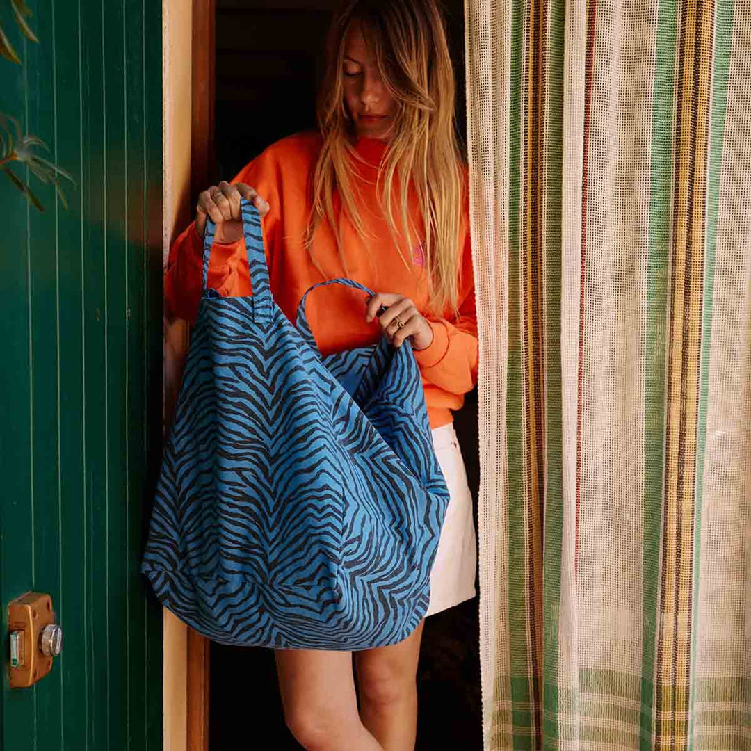 ELISA TOTE BAG ZEBRA GREEK BLUE