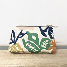 Load image into Gallery viewer, Garden Makeup Zipper Bag