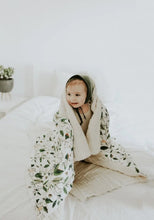 Load image into Gallery viewer, Magnolia Quilt