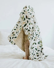 Load image into Gallery viewer, Magnolia Quilt