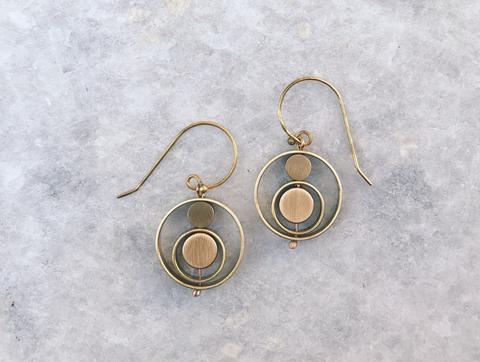Kinetic circle earrings